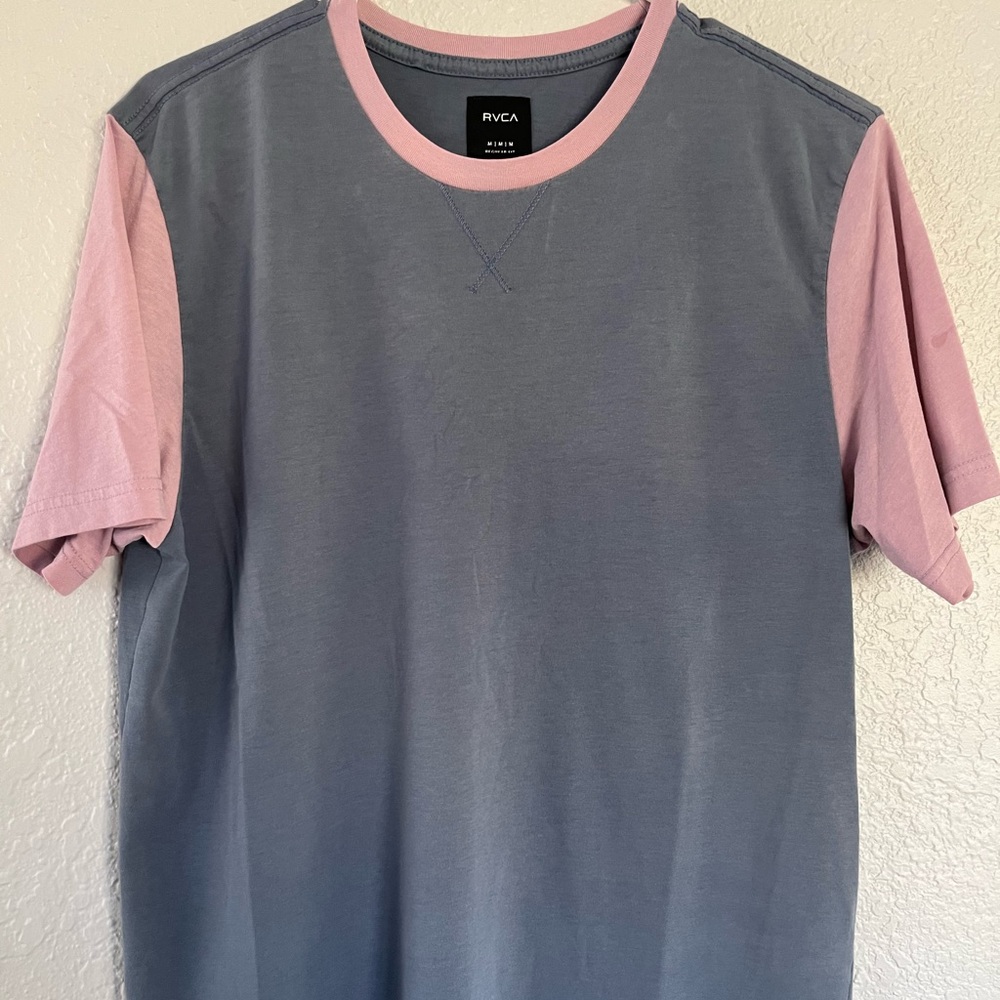 RVCA short sleeve shirt. Regular fit. Size medium. Good condition.